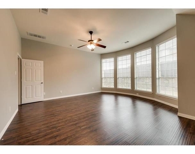 6301 Falcon Ridge Lane - Photo Thumbnail 12