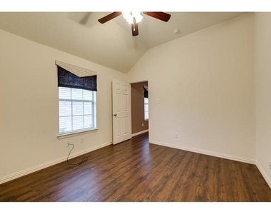 6301 Falcon Ridge Lane - Photo Thumbnail 4