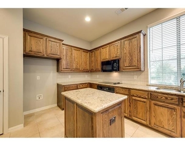 6301 Falcon Ridge Lane - Photo Thumbnail 15