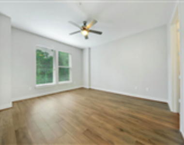 2712 Wingate St - Photo Thumbnail 8