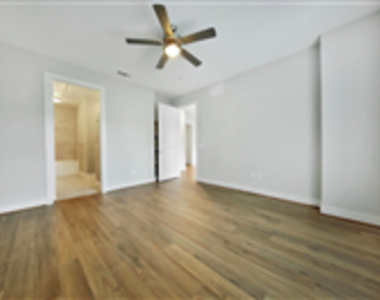 2712 Wingate St - Photo Thumbnail 9