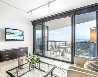 2201 Collins Ave - Photo Thumbnail 4