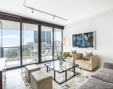 2201 Collins Ave - Photo Thumbnail 5