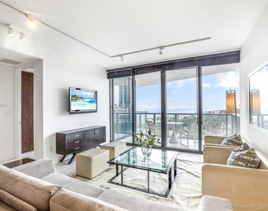 2201 Collins Ave - Photo Thumbnail 3