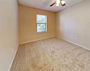 5925 Fair Wind Street - Photo Thumbnail 10