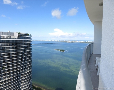 1750 N Bayshore Dr - Photo Thumbnail 3