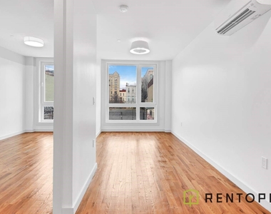 770 Lexington Avenue - Photo Thumbnail 6