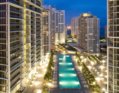 495 Brickell Ave - Photo Thumbnail 2