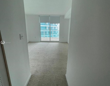 2101 Brickell Ave - Photo Thumbnail 4