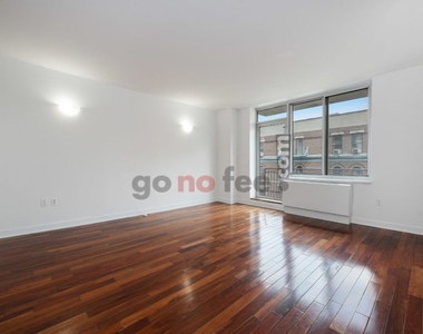 454 Manhattan Avenue - Photo Thumbnail 0