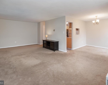 4390 Lorcom Ln #202 - Photo Thumbnail 10