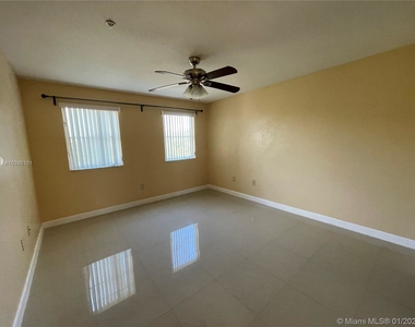 7080 Nw 177 St - Photo Thumbnail 10