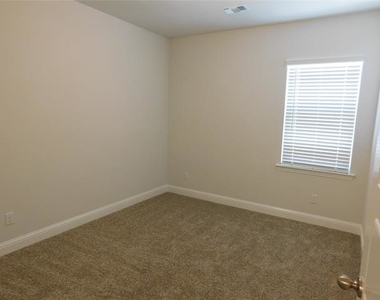 4929 Barcelona Avenue - Photo Thumbnail 22