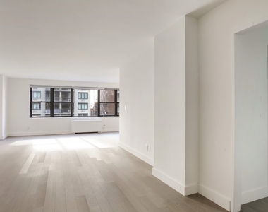 120 East 34 Streert - Photo Thumbnail 3