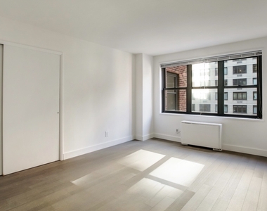 120 East 34 Streert - Photo Thumbnail 4