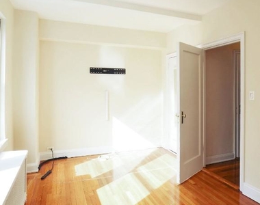 301 East 38th Street ZIP 10016 - Photo Thumbnail 4