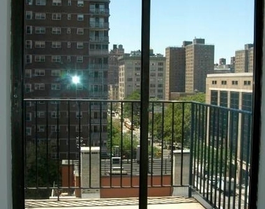 370 West 30th Street - Photo Thumbnail 8