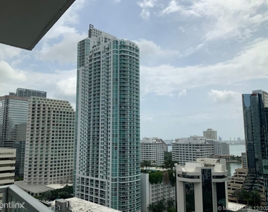 1050 Brickell Ave - Photo Thumbnail 7