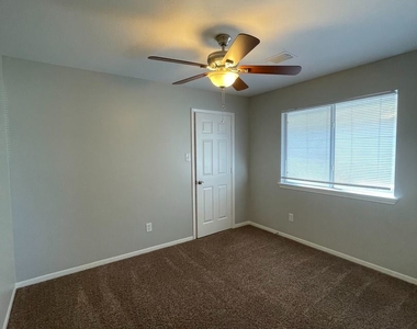 12815 Cobden Court - Photo Thumbnail 15