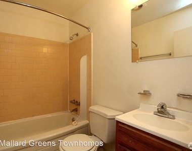 Mallard Greens Townhomes 2852 Fairfield Avenue - Photo Thumbnail 8