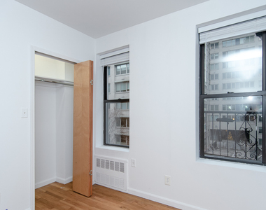 450 East 81st Street - Photo Thumbnail 7