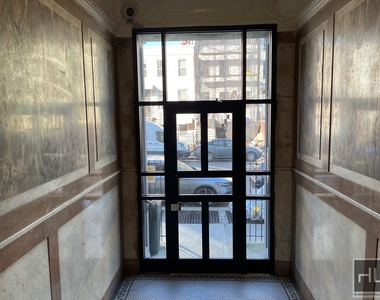 526 Lafayette Avenue - Photo Thumbnail 12