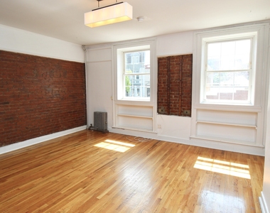 1261 Bergen Street - Photo Thumbnail 4