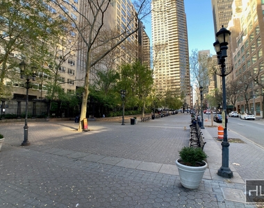 East 47th Street - Photo Thumbnail 7