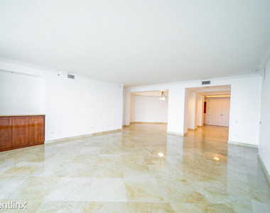 808 Brickell Key Dr - Photo Thumbnail 2