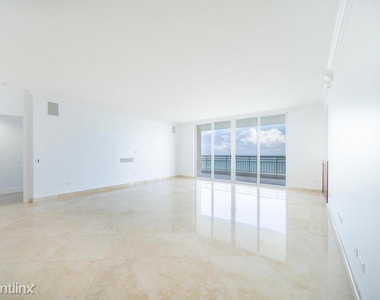 808 Brickell Key Dr - Photo Thumbnail 8