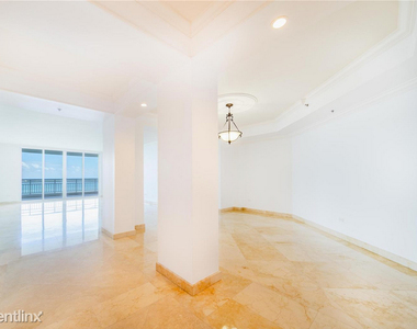 808 Brickell Key Dr - Photo Thumbnail 3