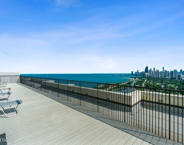 2800 North Lake Shore Drive West 2907 - Photo Thumbnail 17