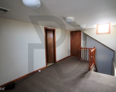 1520 W Melrose St 2f - Photo Thumbnail 12