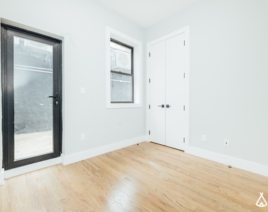 644 Lorimer Street - Photo Thumbnail 8