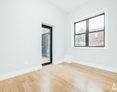 644 Lorimer Street - Photo Thumbnail 11