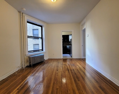 25-21 31st Ave - Photo Thumbnail 4