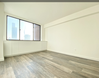 520 West 43rd Street - Photo Thumbnail 5