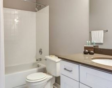 2555 N Clark St 502 - Photo Thumbnail 5