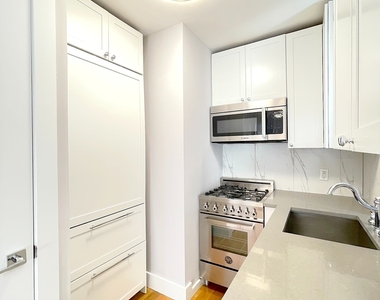 252 West 76 Street - Photo Thumbnail 3