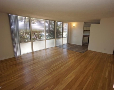 11133 Rose Ave Apt 11 - Photo Thumbnail 0