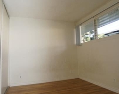 11133 Rose Ave Apt 11 - Photo Thumbnail 3