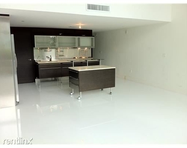 6000 Collins Ave - Photo Thumbnail 33