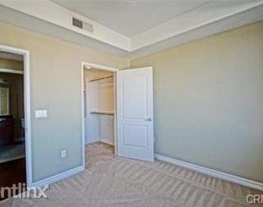 629 Traction Ave Apt 439 - Photo Thumbnail 5