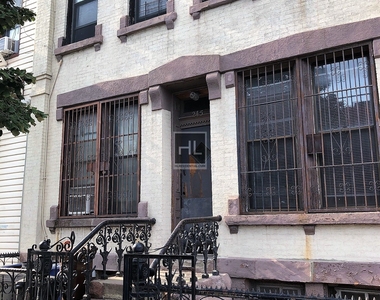 245 Montrose Avenue - Photo Thumbnail 6