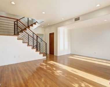 210 Pacific Ave - Photo Thumbnail 5