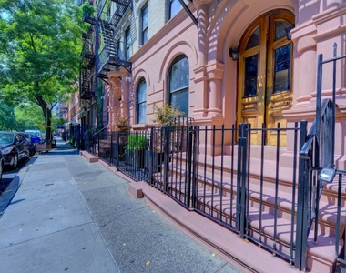 411 W 48th Street - Photo Thumbnail 8