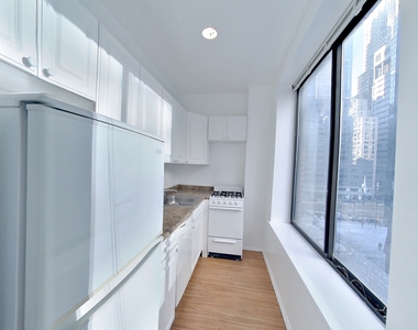 114 East 40th Street - Photo Thumbnail 4