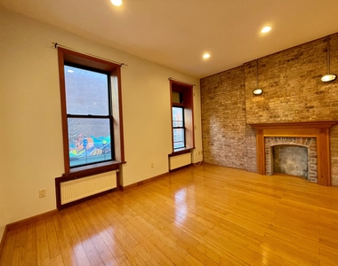 1667 Lexington Avenue - Photo Thumbnail 2