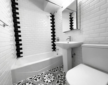 111 Wadsworth Avenue - Photo Thumbnail 4