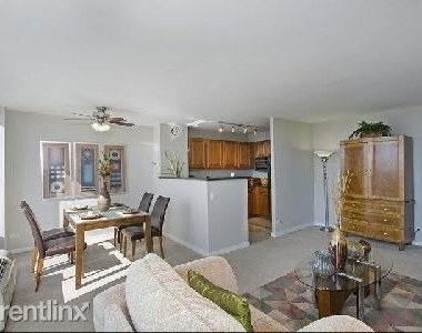 4334 N Hazel St 1716 - Photo Thumbnail 2